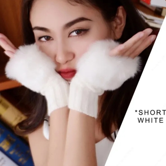 Beautiful Warn Fingerless Faux Fur Winter Gloves Short - Picture 2 of 2
